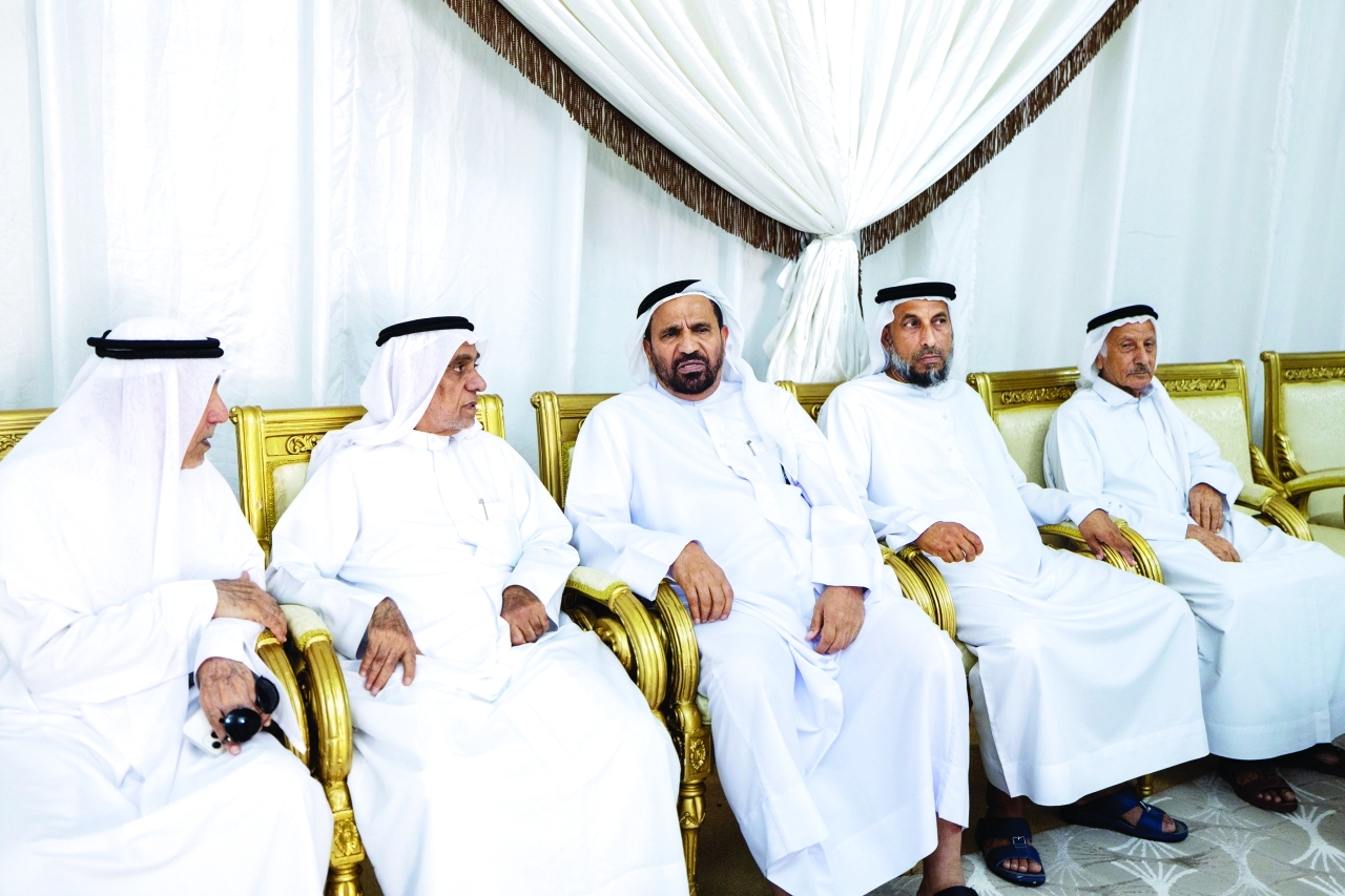 "علي المري يتقبل العزاء"