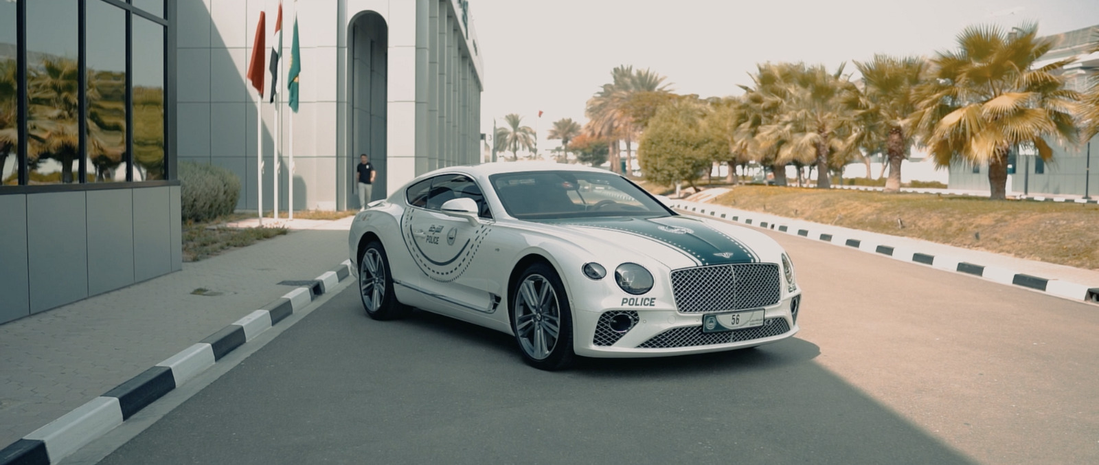 شرطة دبي تضيف «بنتلي كونتيننتال» لأسطول دورياتها الفارهة
