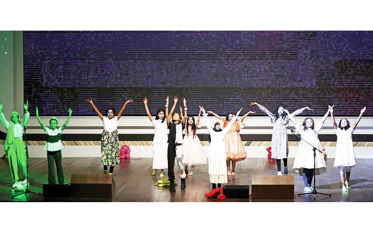 "محمد أحمد قدم قراءات نوعية عن العروض المسرحية | من المصدر"