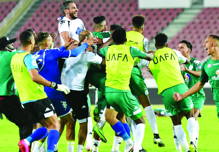 "فرحة الرجاء المغربي بنيل لقب النسخة السابقة | أرشيفية"