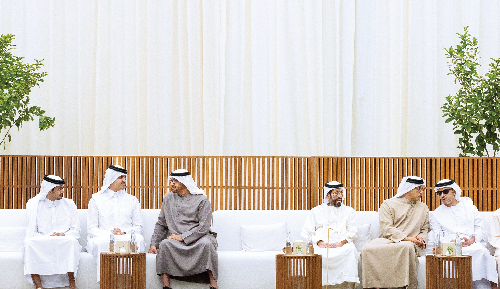 محمد بن زايد يتقبل التعازي لليوم الثاني في وفاة سعيد بن زايد
