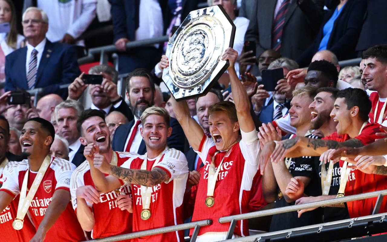 "أرسنال يستهل الموسم الجديد بلقب| أف ب"