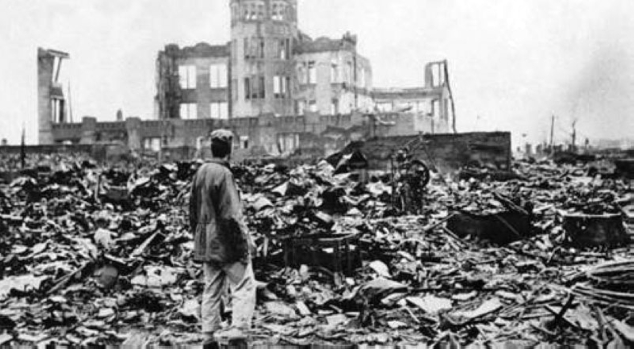 "1945 الولايات المتحدة تُسقط القنبلة الذرية الثانية على مدينة ناغازاكي."