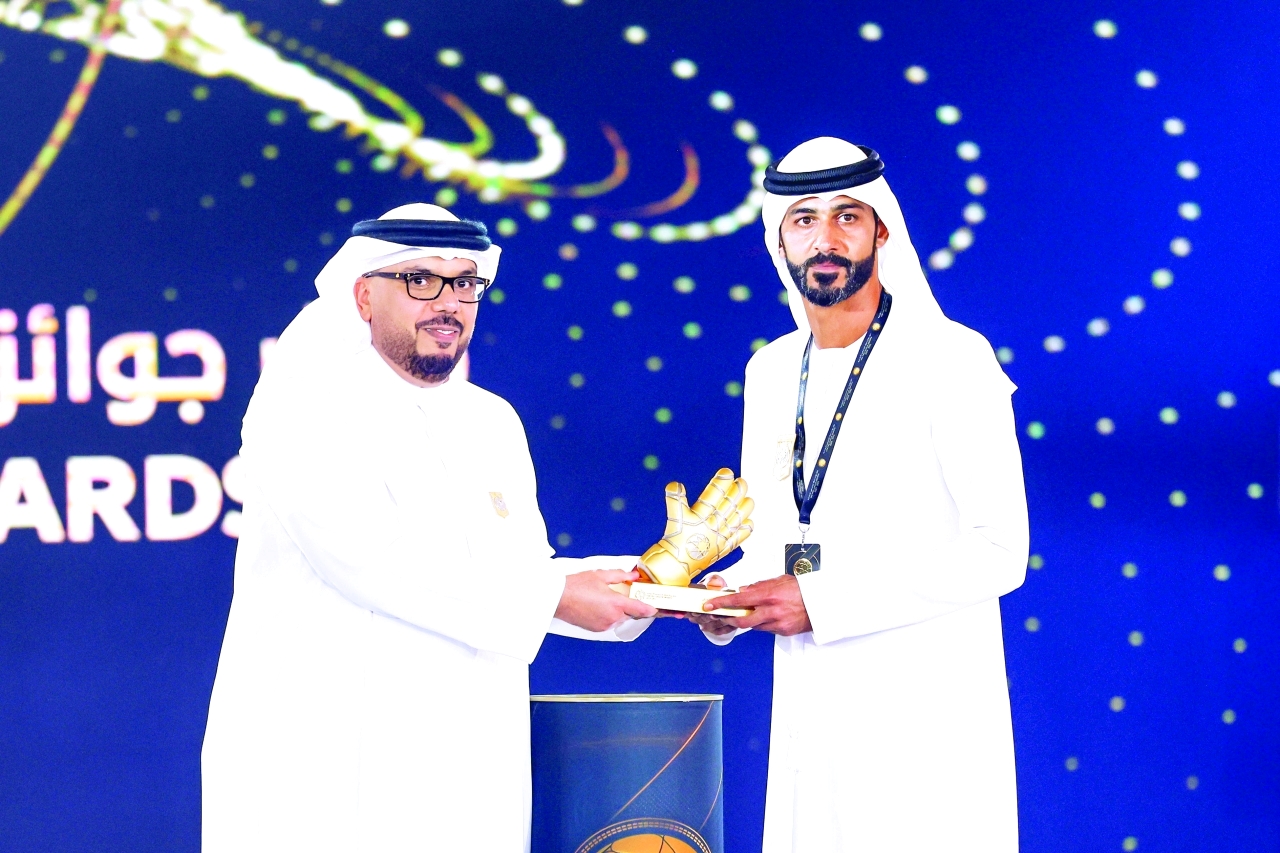 "القفاز الذهبي لعادل الحوسني"
