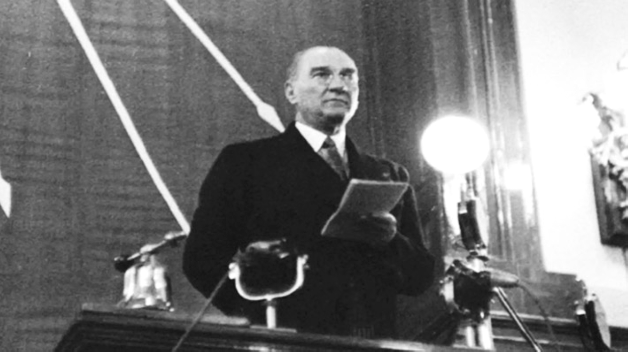 "1923 المؤتمر الوطني في تركيا يعيّن مصطفى كمال أتاتورك رئيساً للحكومة."