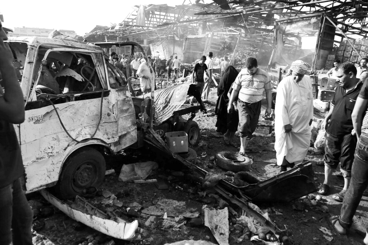"2015 تفجير دموي عنيف لشاحنة مفخخة في أحد الأسواق الشعبية في بغداد يخلف أكثر من 80 قتيلاً و200 جريح."