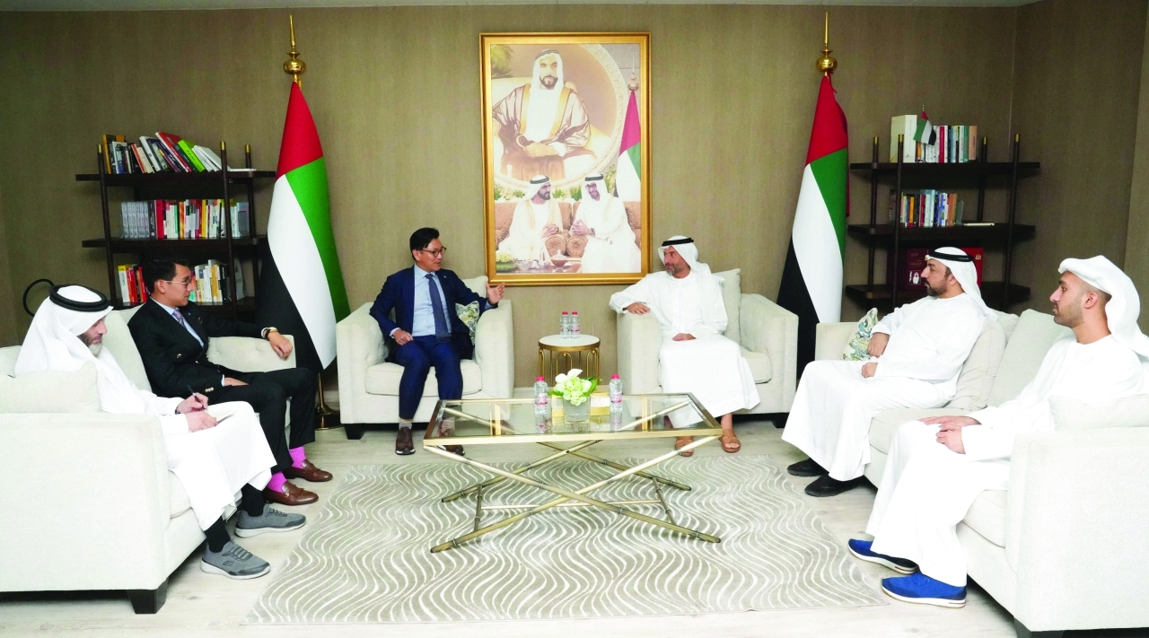 "سهيل بن بطي خلال الاجتماع | البيان"