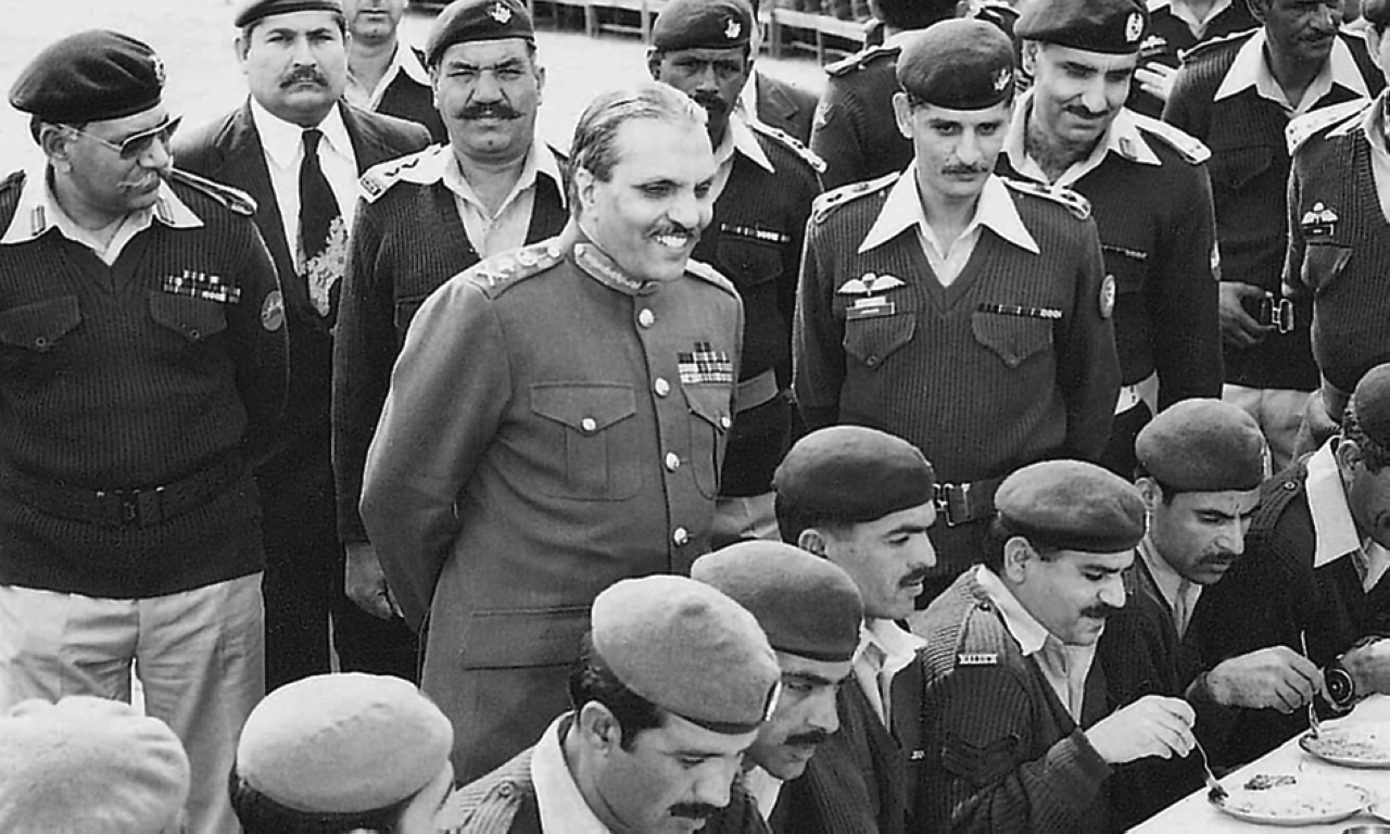 "1988مقتل رئيس باكستان محمد ضياء الحق وسفير أمريكا بباكستان في حادث تحطم طائرة."