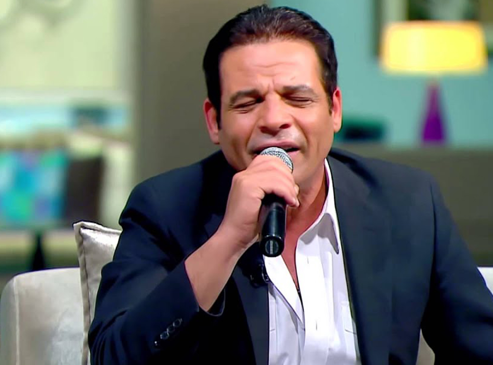 اشتهر بأغنية «أعمل لك إيه».. وفاة المطرب المصري أحمد الشوكي