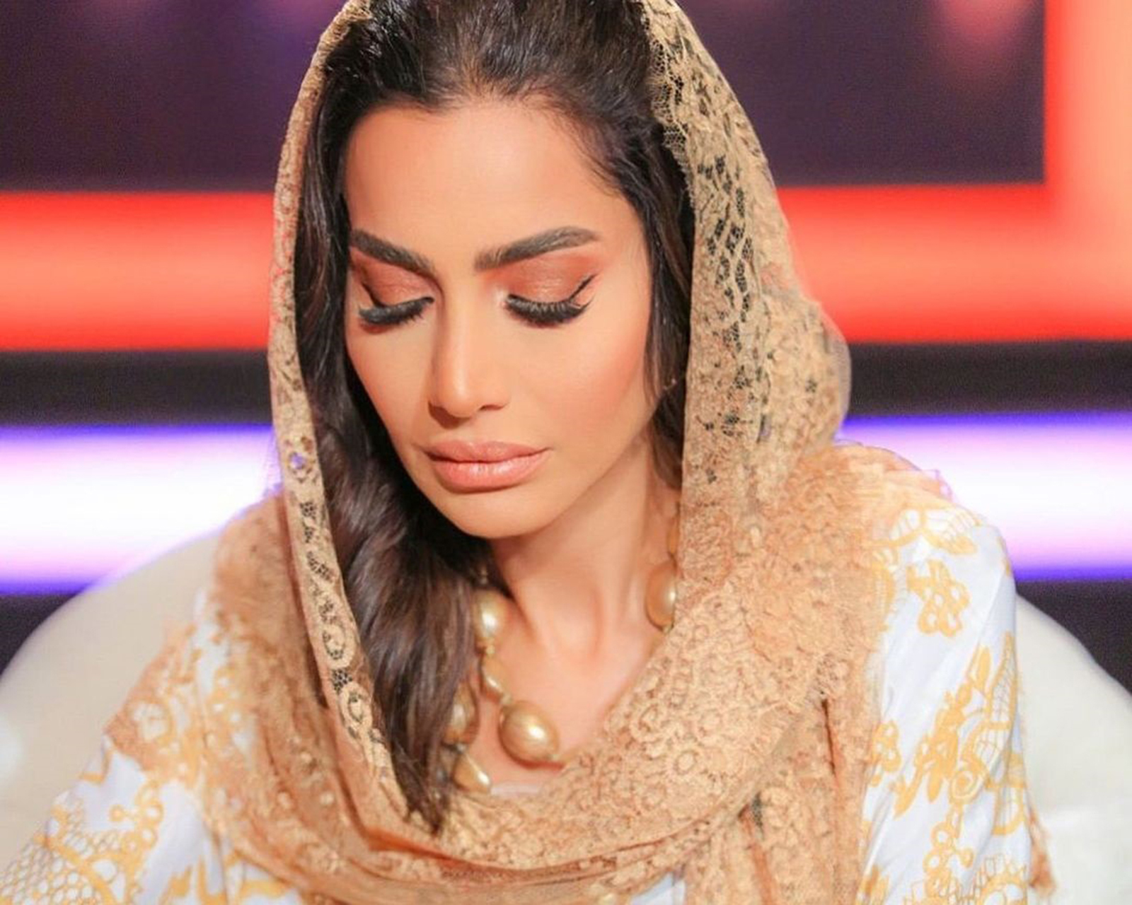هل عادت لارتداء الحجاب؟.. بسمة وهبة تثير الجدل