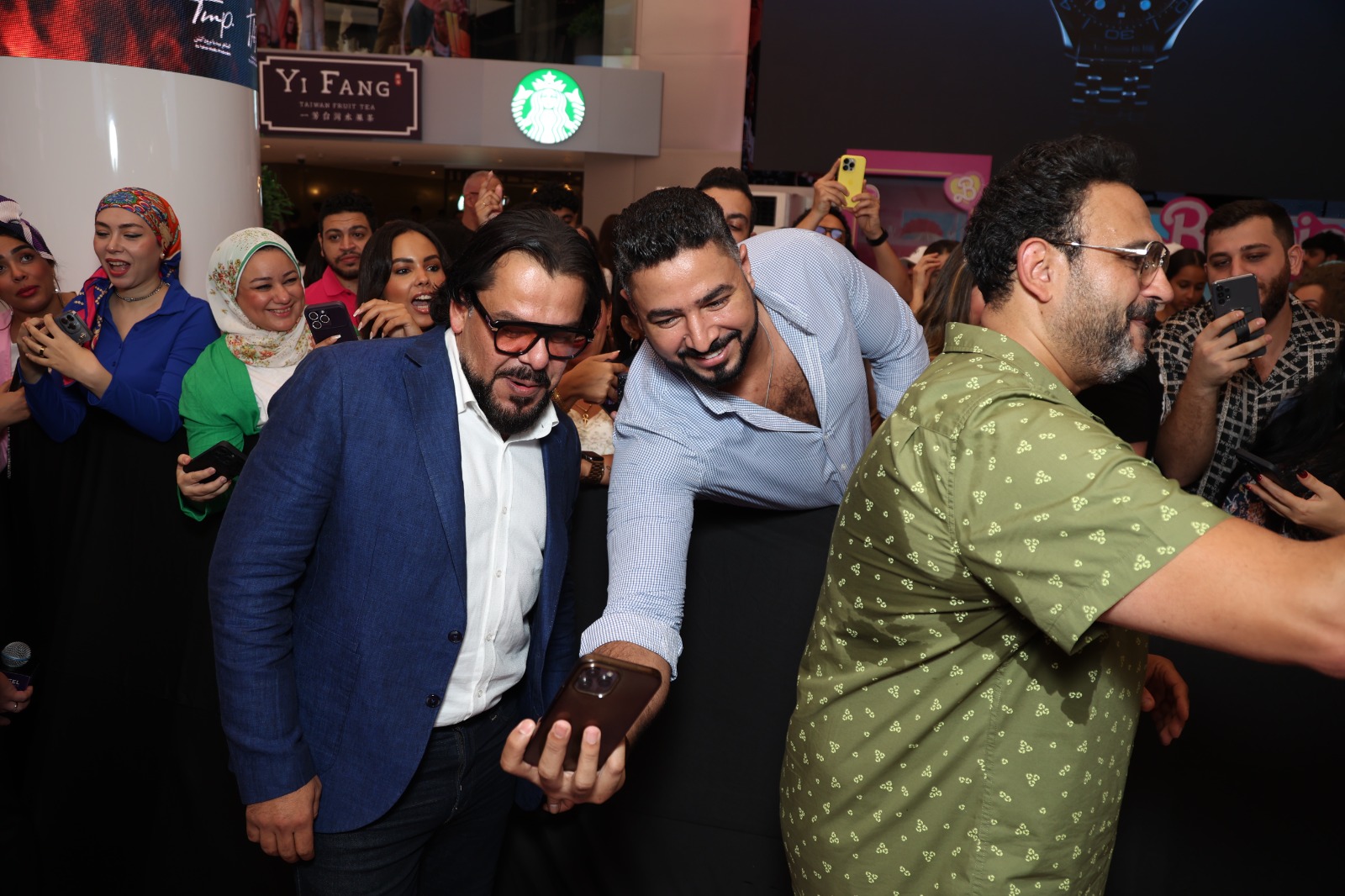 بالصور.. أكرم حسني يحتفل بعرض فيلم العميل صفر في دبي