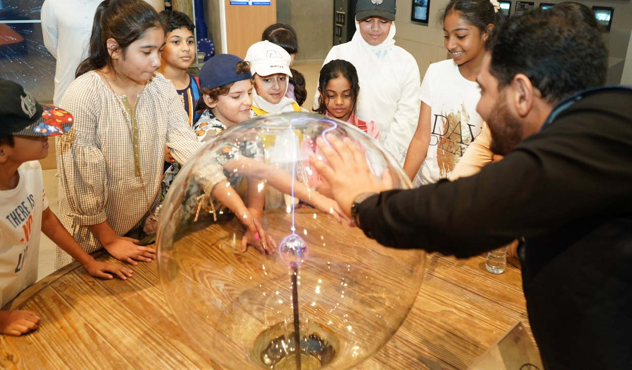 "خلال زيارة مجموعة طلبة المركز| من المصدر"