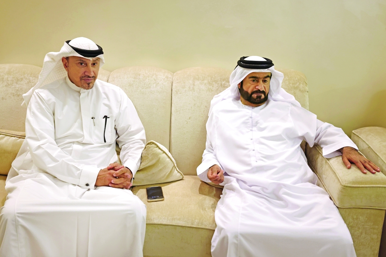 "خلال مجلس العزاء"