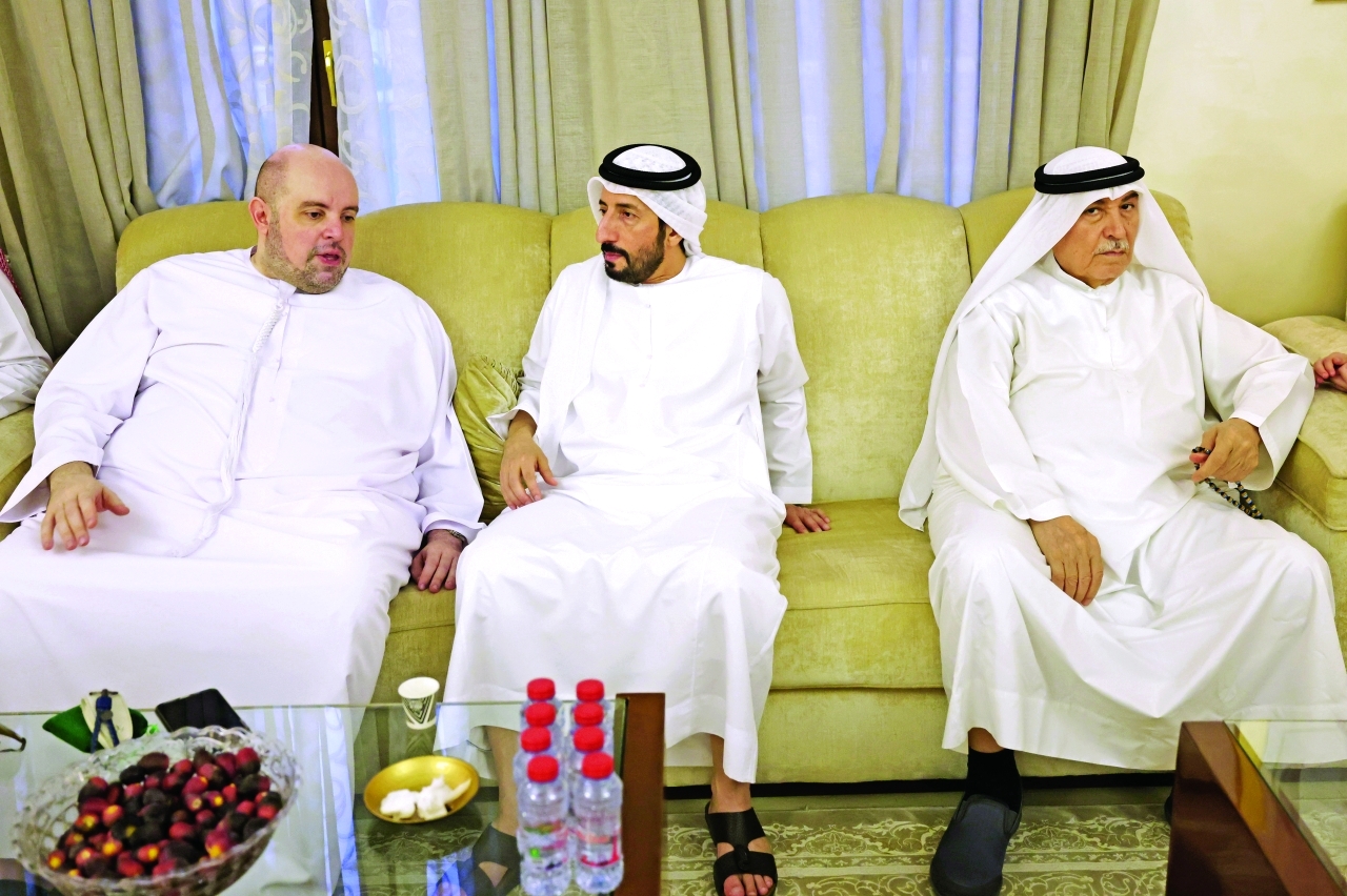 "جانب من المعزين"