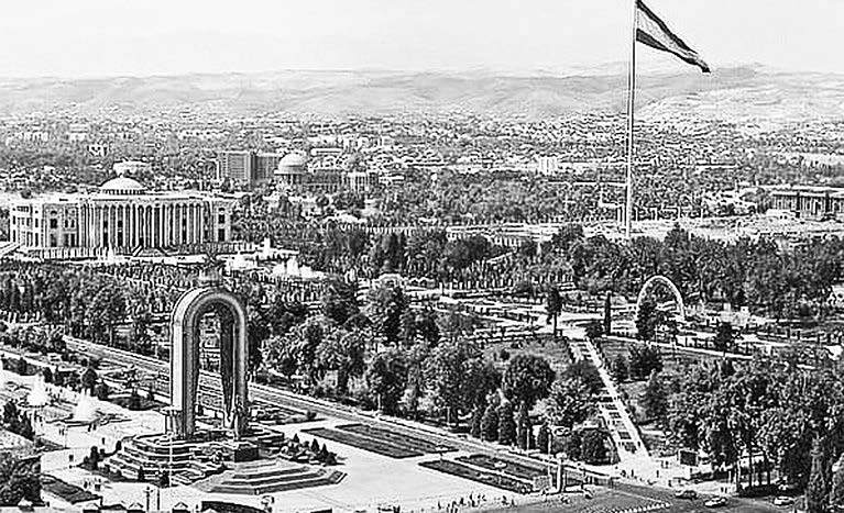 "1991 الإعلان عن استقلال طاجيكستان عن الاتحاد السوفييتي."