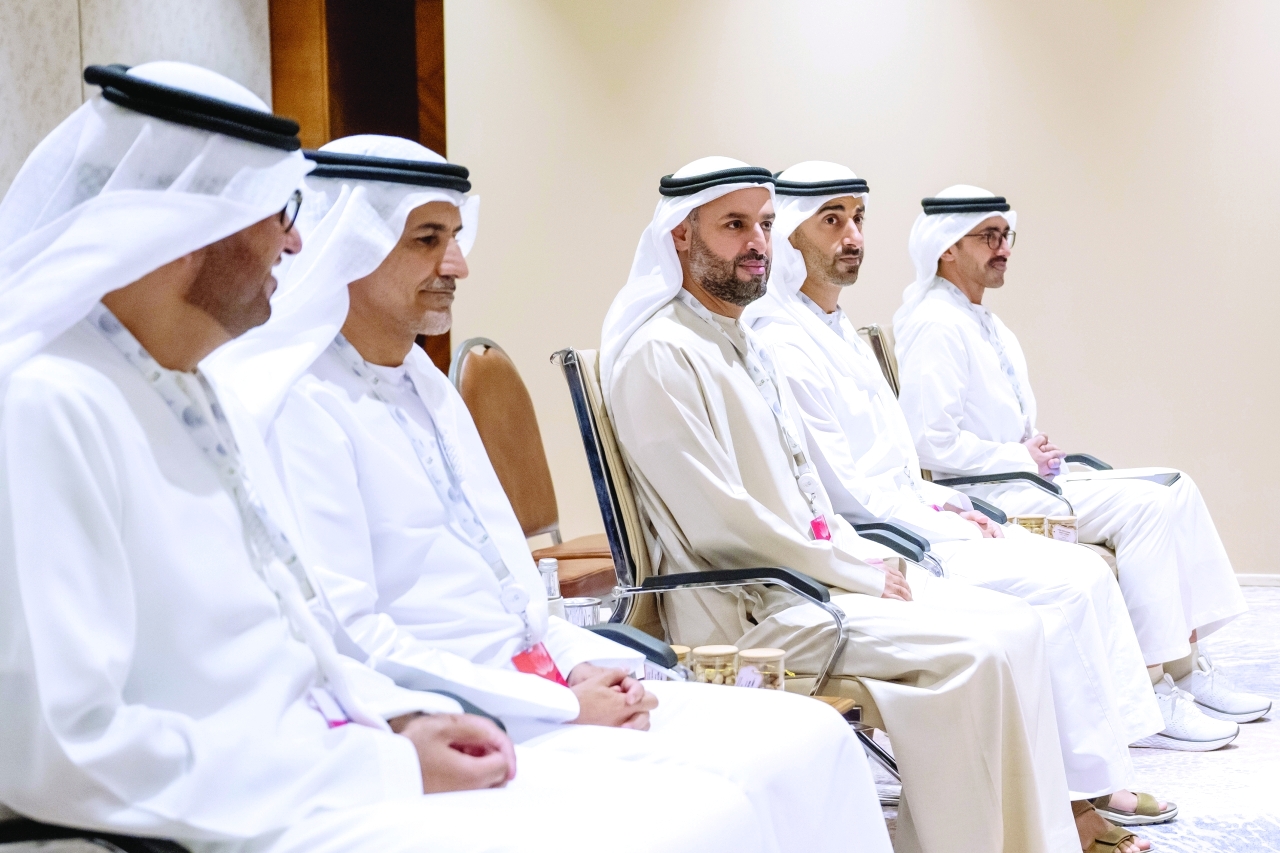 "عبدالله بن زايد وحمدان بن محمد بن زايد ومحمد بن حمد بن طحنون وعلي الشامسي وسلطان الجابر"