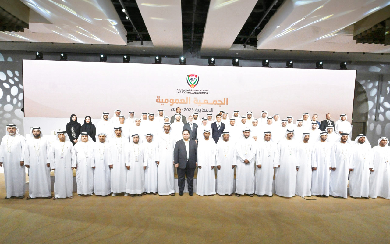 "أسرة اتحاد الكرة خلال الجمعية العمومية الانتخابية| تصوير : سيف الكعبي"