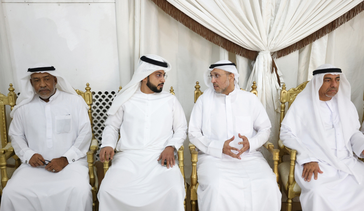 "محمد الجسمي ومحمد الحبتور وجانب من المعزين"