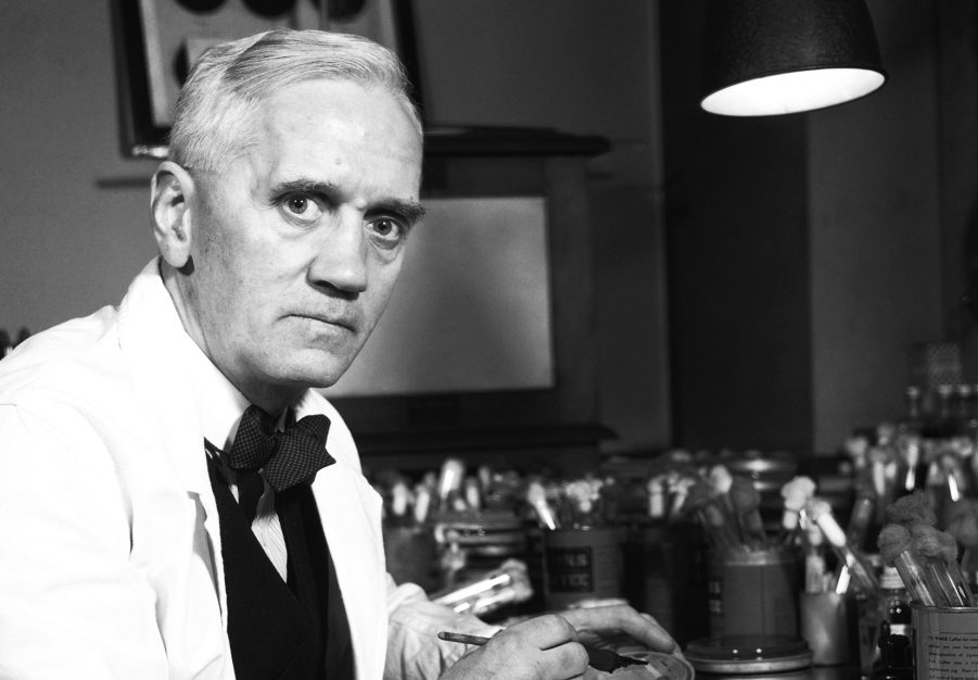 "1928 الطبيب البريطاني ألكسندر فلمنج يكتشف البنسلين."