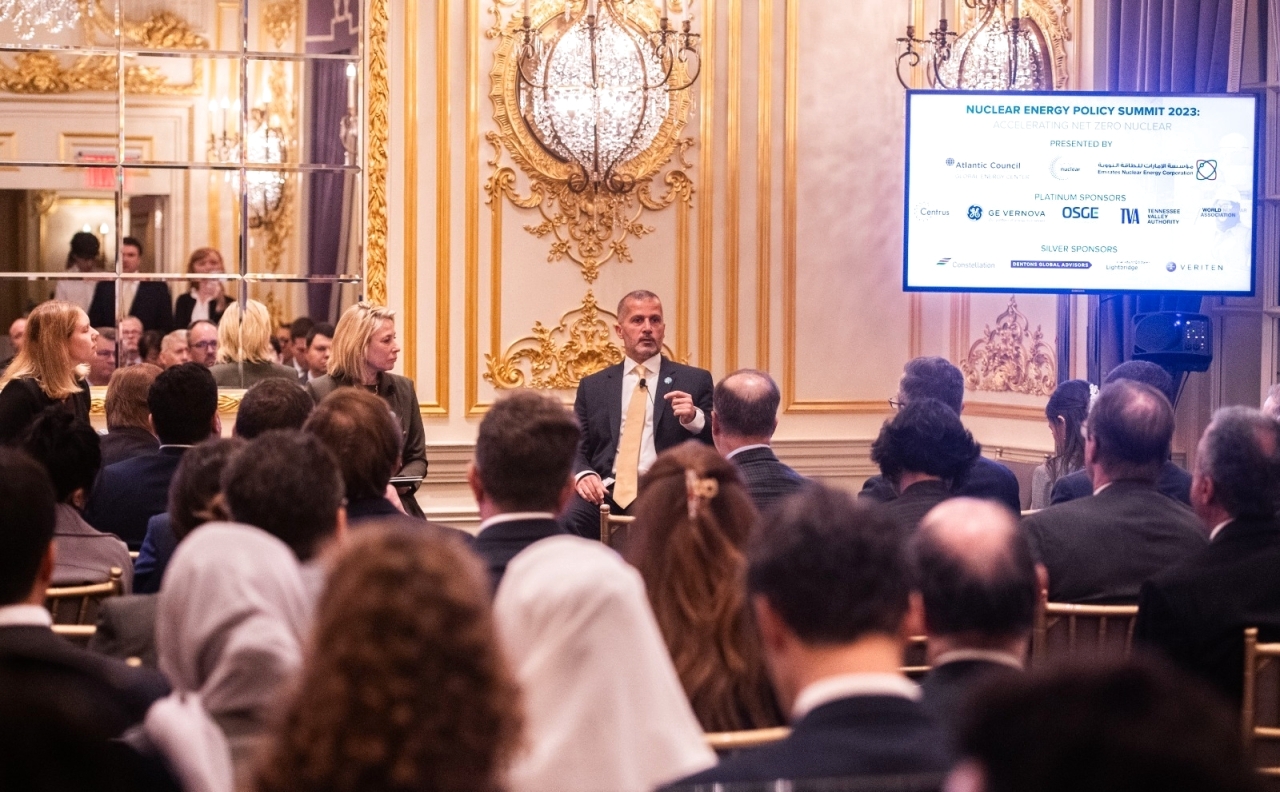 "محمد الحمادي يستعرض جهود تحقيق الحياد المناخي"