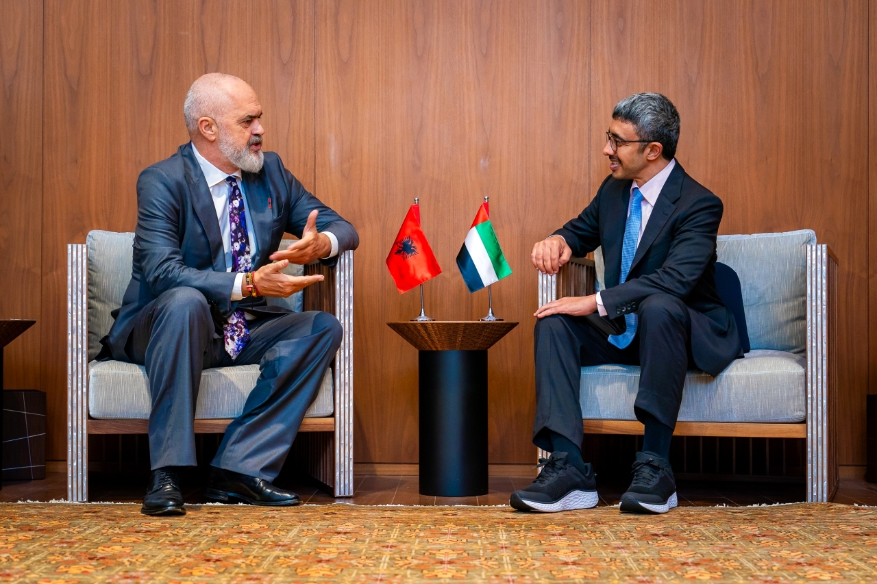 "عبدالله بن زايد خلال لقائه رئيس وزراء ألبانيا في نيويورك وام"