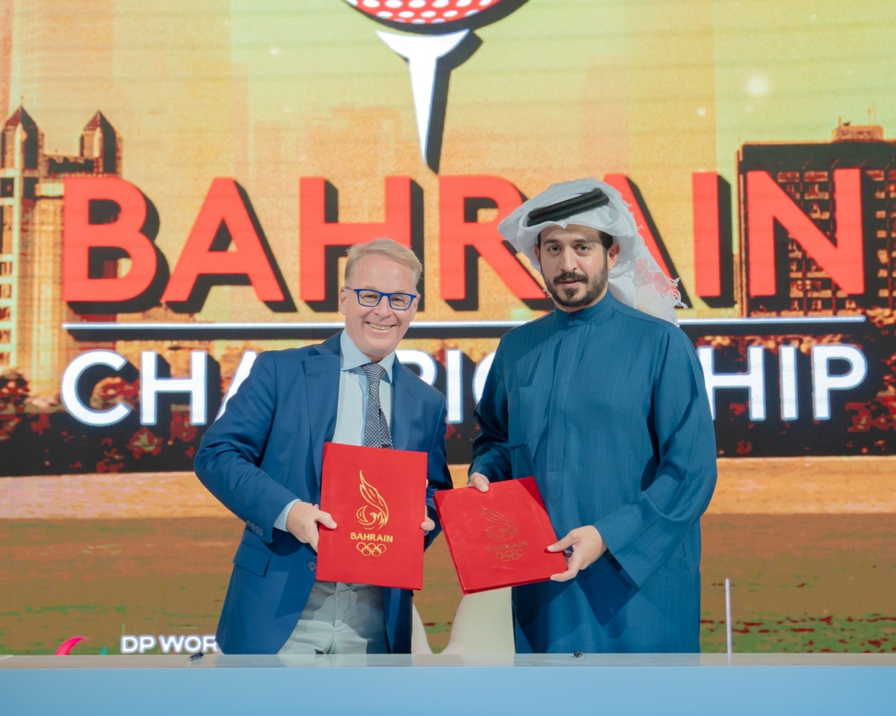 "خالد بن حمد بعد توقيع الاتفاقية مع كيث بيلي | البيان"