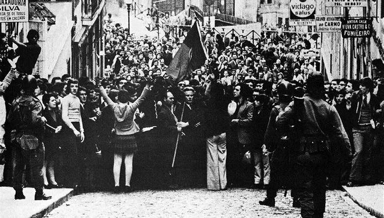 "1973 غينيا البرتغالية تعلن استقلالها عن البرتغال وتغير اسمها إلى غينيا بيساو."