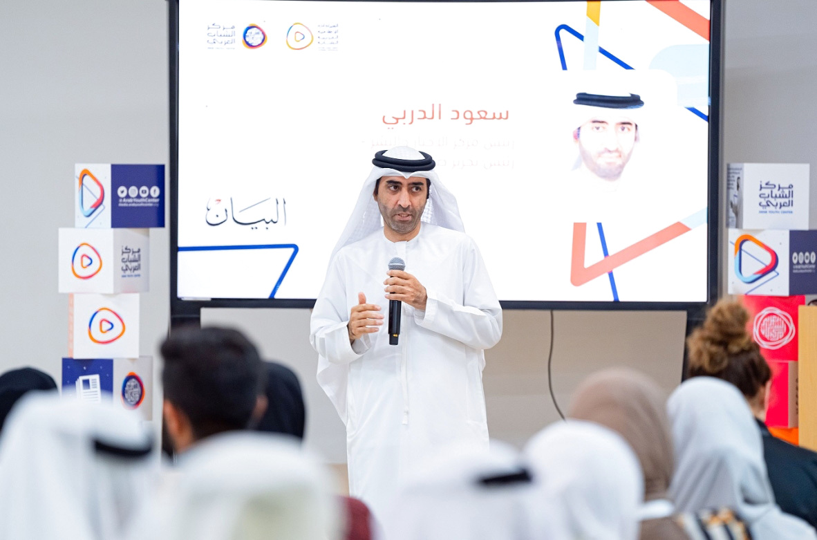 "سعود الدربي متحدثاً خلال جلسة «دور المحتوى لتطوير الأداة»"