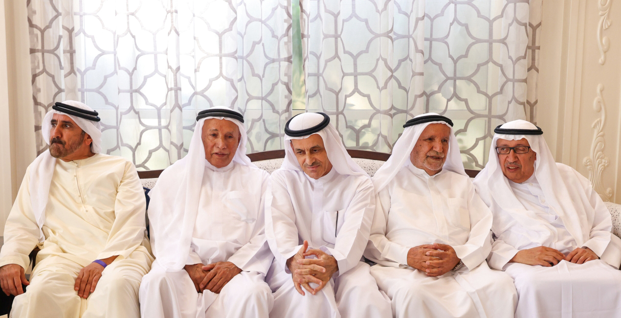 "سعيد الملا وسلطان الملا ومحمد بن ثاني وسلطان الحبتور وعوض بن مجرن"