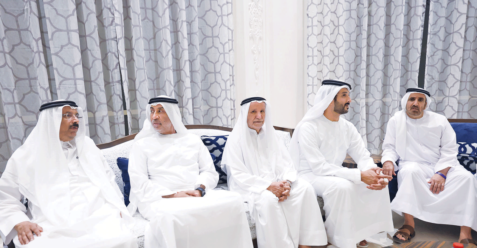 "عبدالله بن طوق المري وسلطان بن مجرن وعوض بن مجرن وعبدالله الكتبي ومحمد المر"