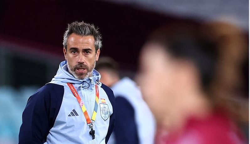 استدعاء مدرب المنتخب الإسباني السابق للمحكمة في واقعة تقبيل لاعبة الفريق هيرموسو