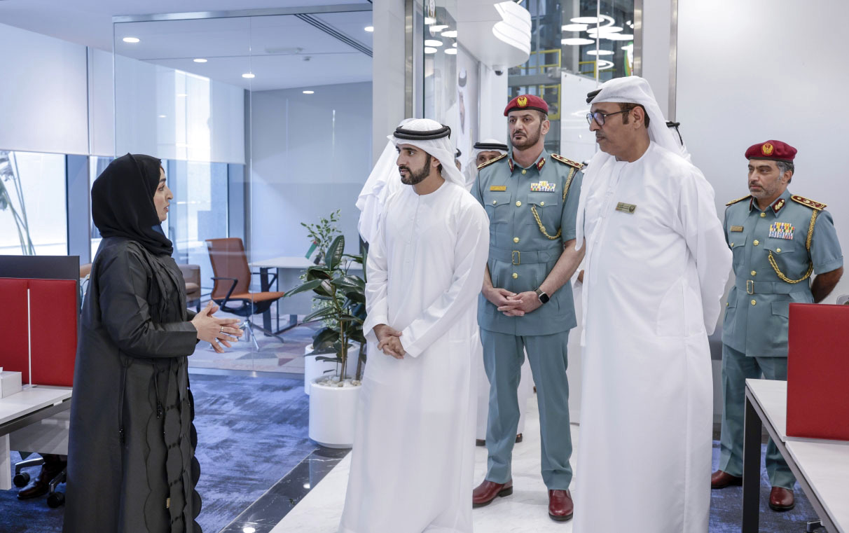 "سموه خلال الجولة في إدارة الدفاع المدني بحضور راشد المطروشي"