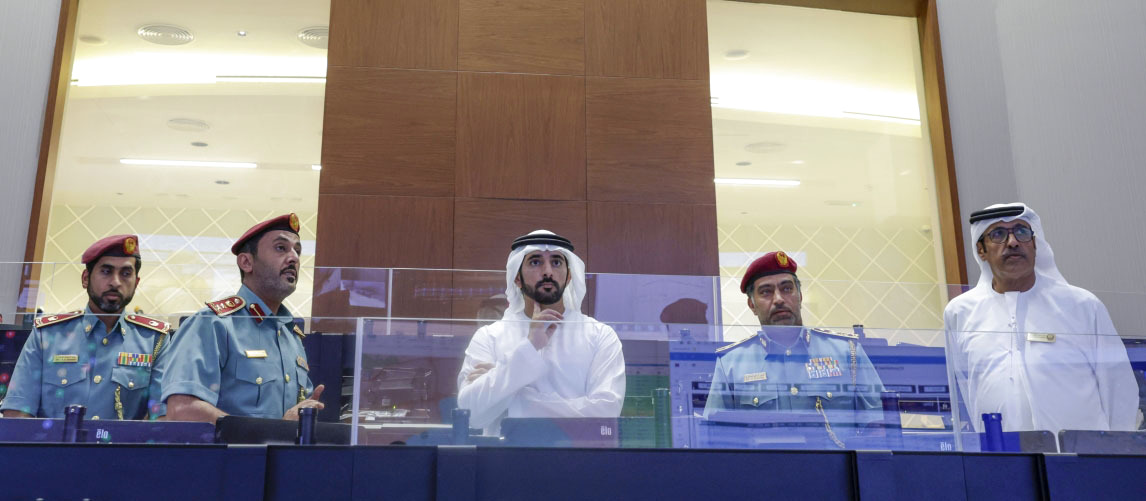 "حمدان بن محمد وراشد المطروشي وكبار ضباط إدارة الدفاع المدني"