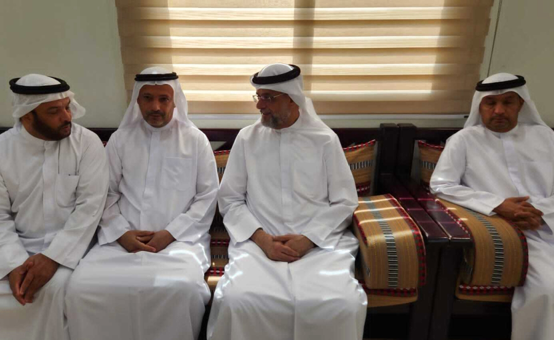 "سلطان بن محمد خلال تقديم واجب العزاء | وام"