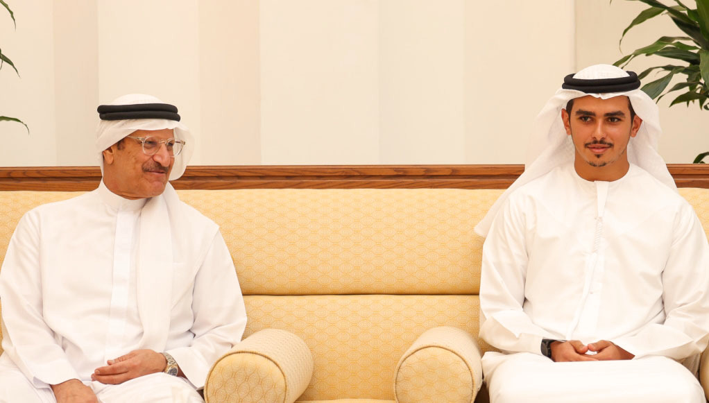 "خالد بن سلطان بن خليفة يقدم واجب العزاء إلى سلطان الحبتور"