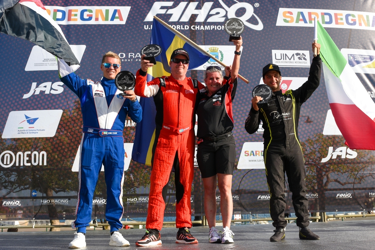 "إريك ستارك مع أبطال سباق الزمن - من المصدر"