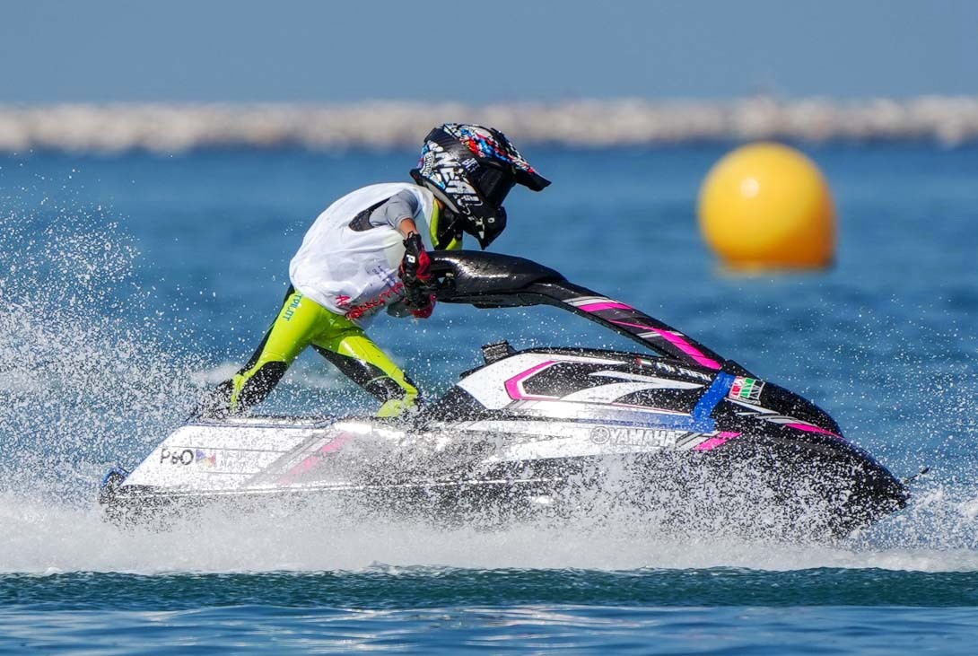 "علي آل علي منطلقاً خلال إحدى المشاركات | البيان"