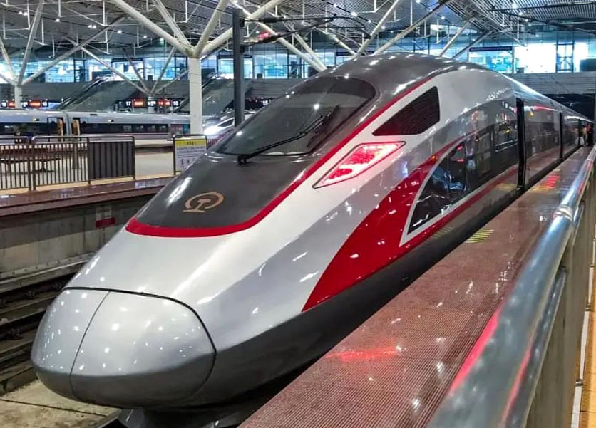 إندونيسيا تدشن أول قطار فائق السرعة