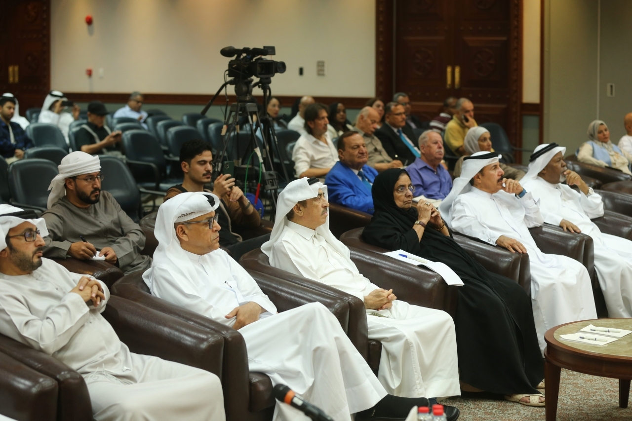 "بلال البدور وعلي الهاملي  وحصة لوتاه وعبيد بو ملحة والحضور  |  من المصدر"