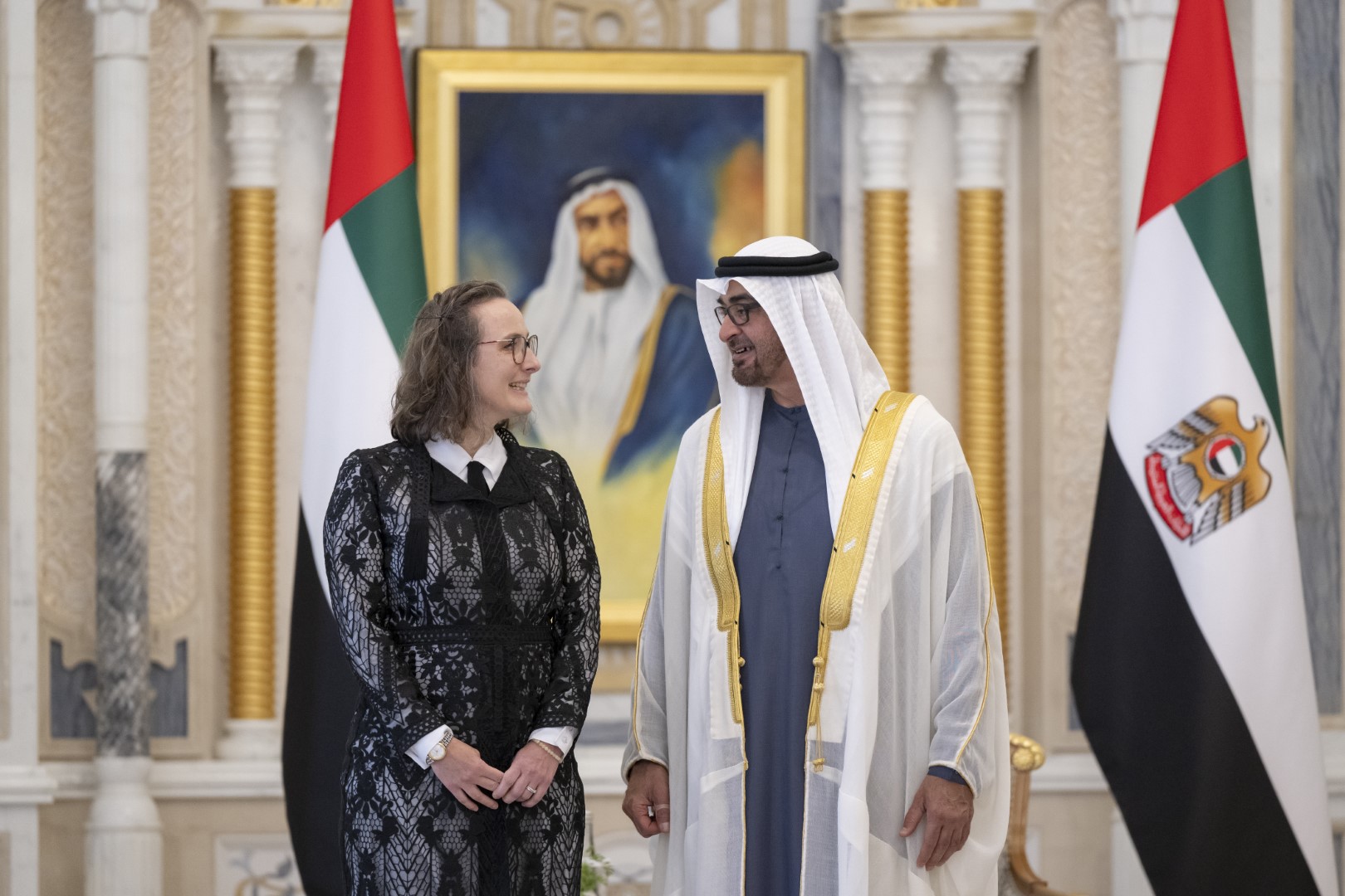 "وام"
