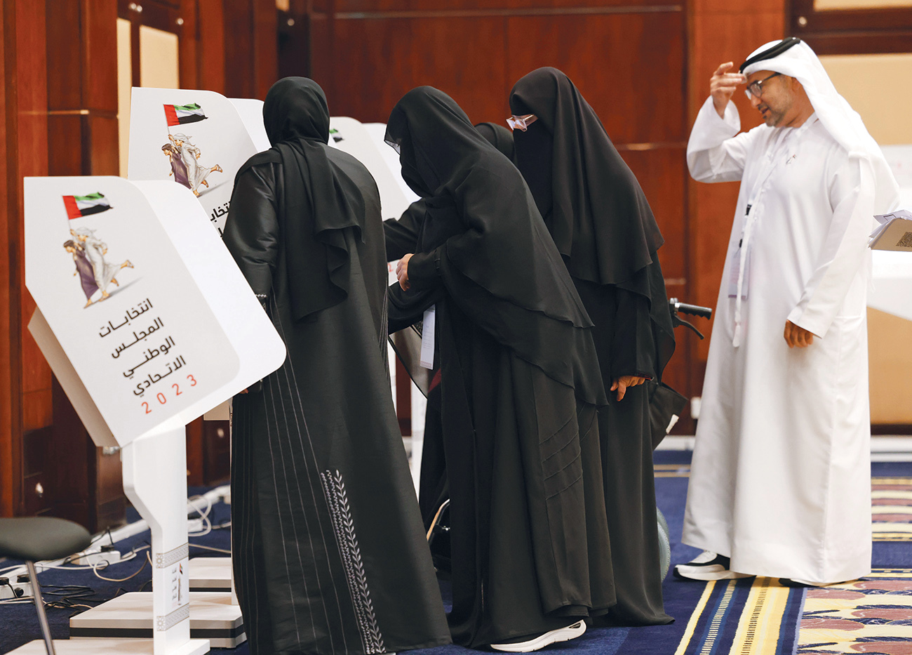 "مشاركة واسعة في دبي خلال اليوم الانتخابي الأول | تصوير: عبدالله المطروشي، زافير ويلسون، زيشان أحمد، ويماني العفاري"