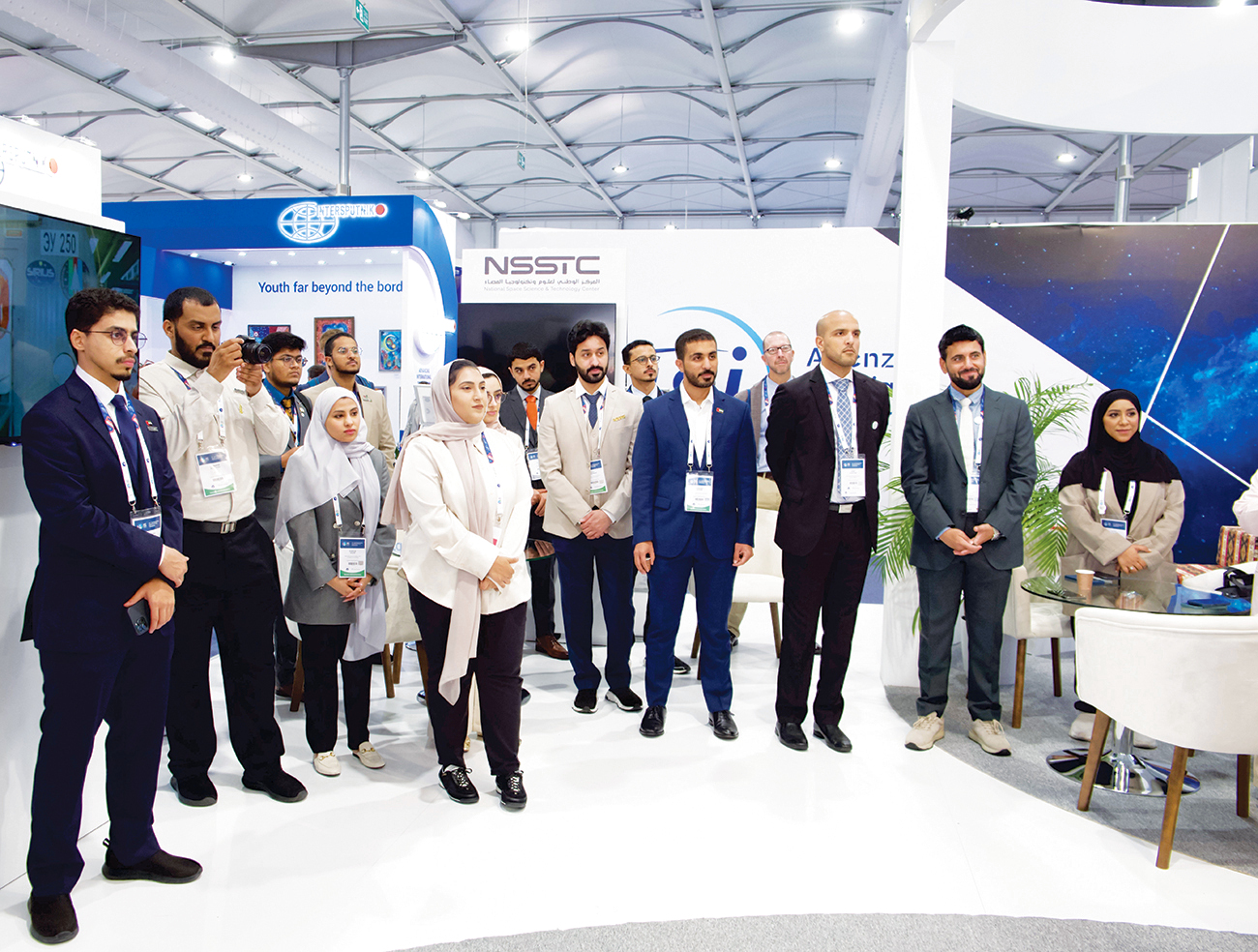 "فريق مركز محمد بن راشد للفضاء"