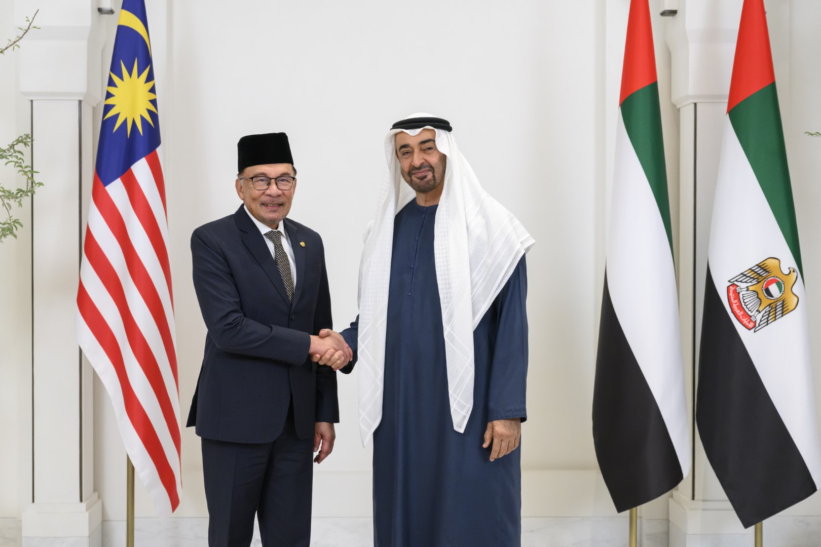 "وام"