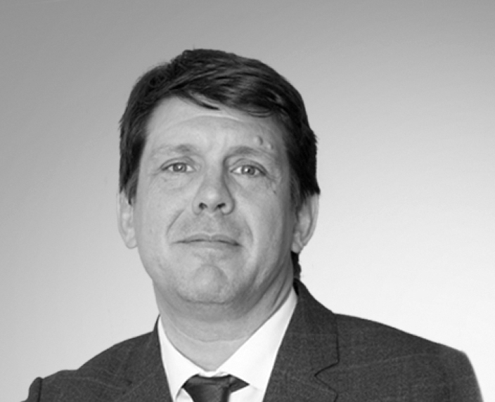 "داميان بيوي"