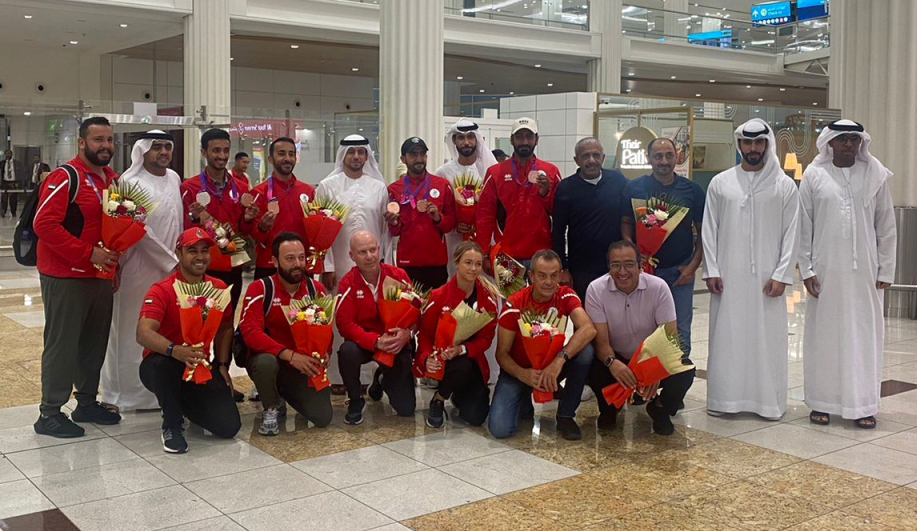"بعثة منتخب قفز الحواجز لدى وصولها إلى الدولة | وام"
