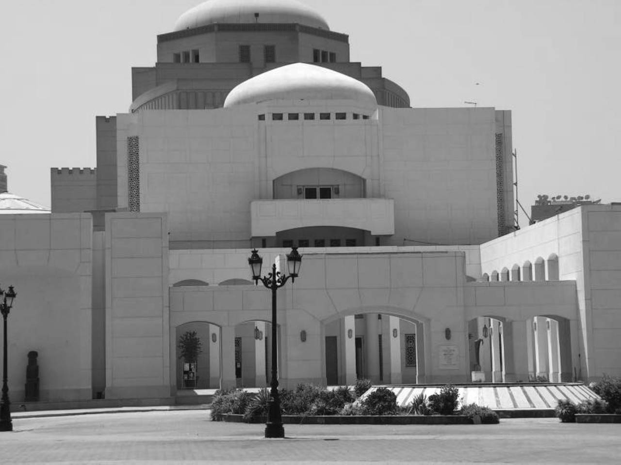 "1988 افتتاح مبنى دار الأوبرا المصرية الجديدة بالجزيرة."