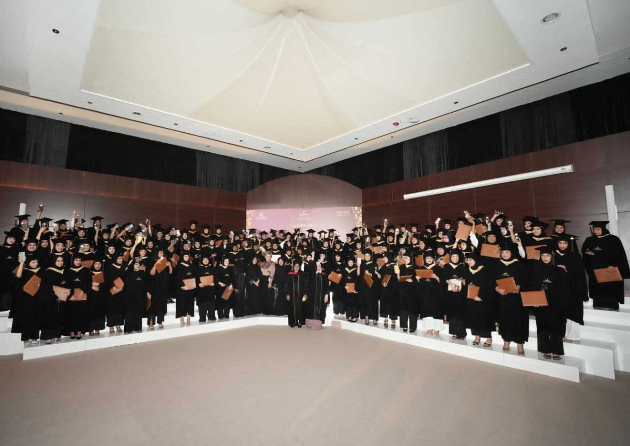 "خريجات الدفعة السادسة من كلية فاطمة للعلوم الصحية - من المصدر"