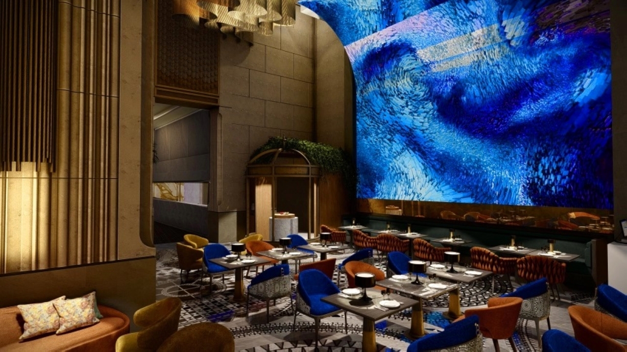 "عشاء وسط لوحات لفنانين عالميين"