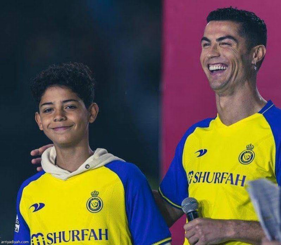 يرتدي القميص رقم "7" تيمنا بوالده..النصر السعودي يتعاقد مع نجل رونالدو