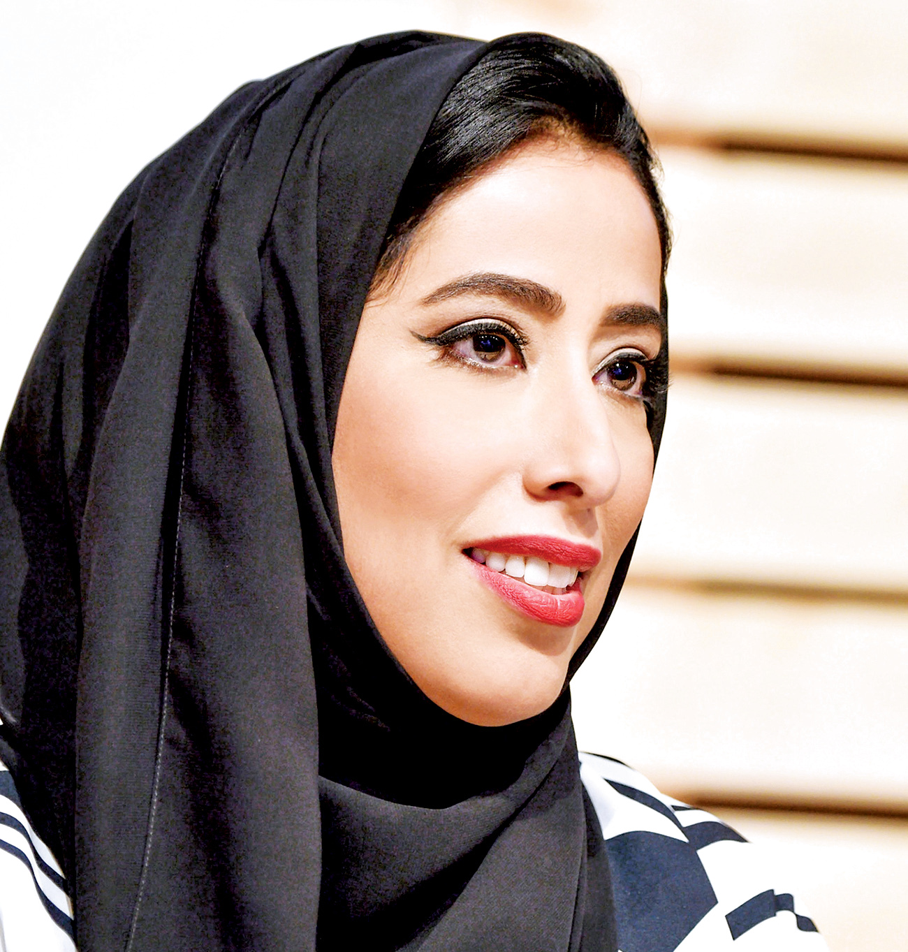 "منى المري"